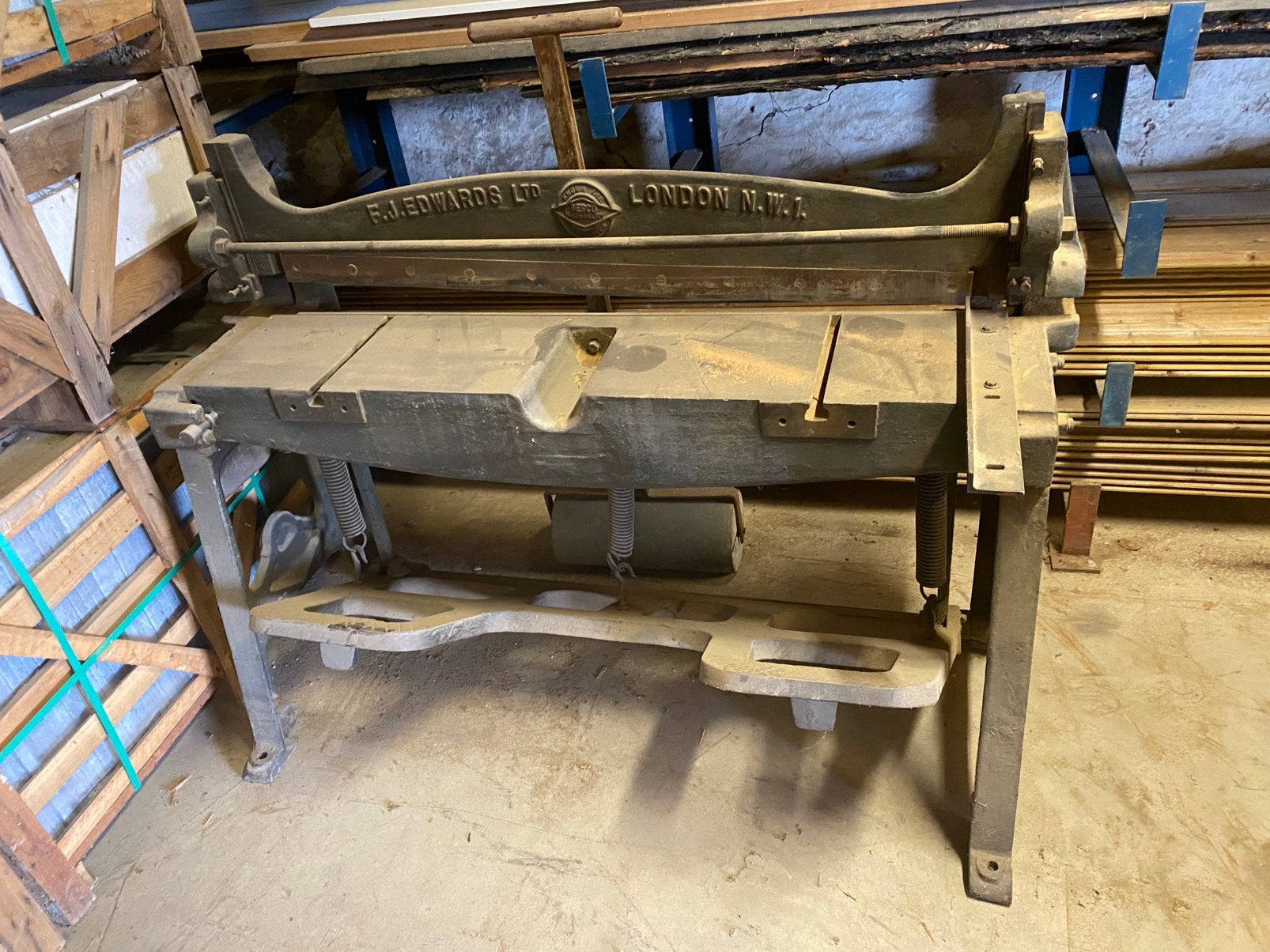 Besco Machinary Slagschaar Voet bediend zink en dunne platen, Ophalen, Gebruikt