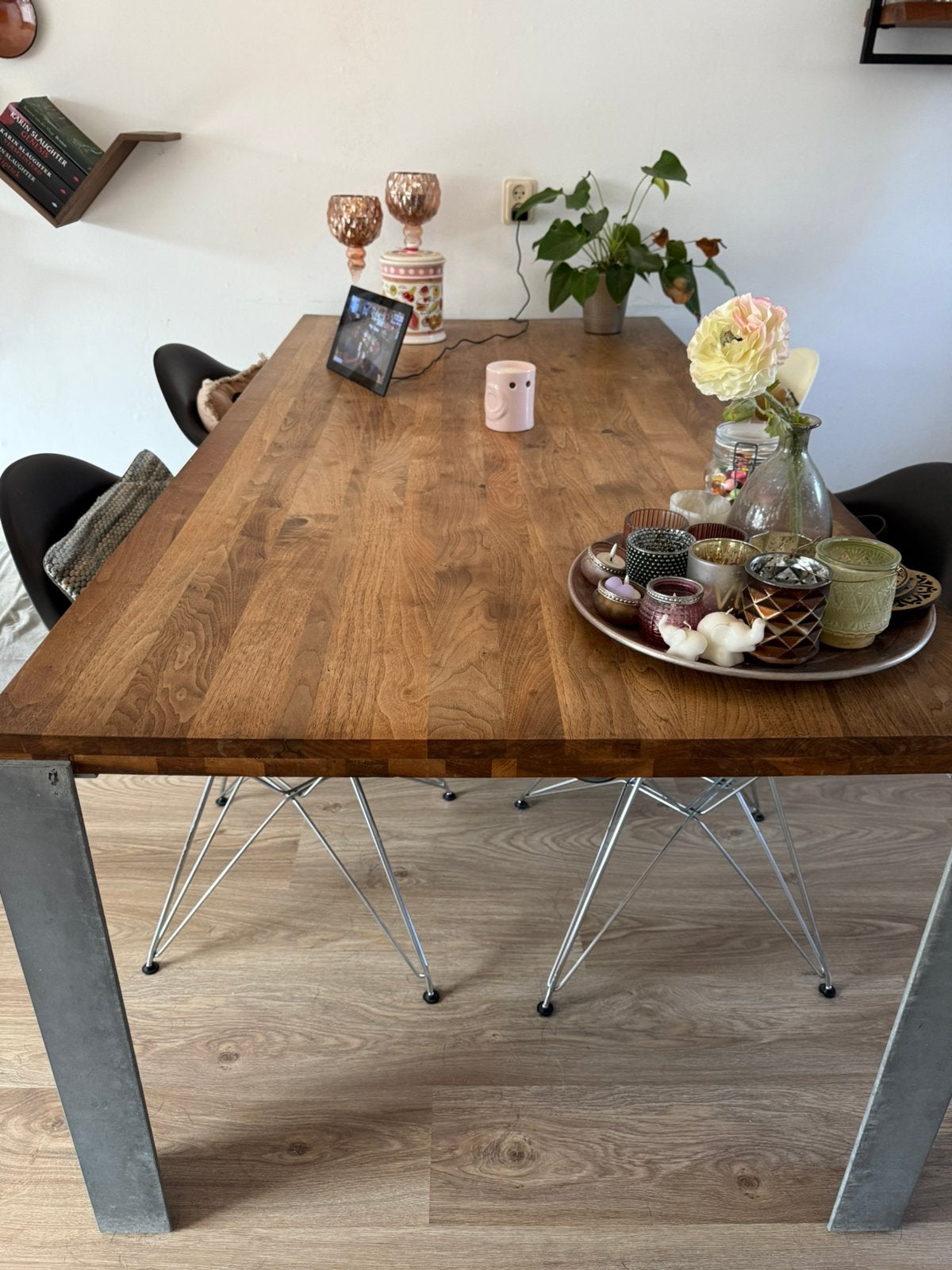 Houten eettafel met metalen poten, inclusief 4 kuipstoelen, Ophalen, Gebruikt, 50 tot 100 cm, 150 tot 200 cm