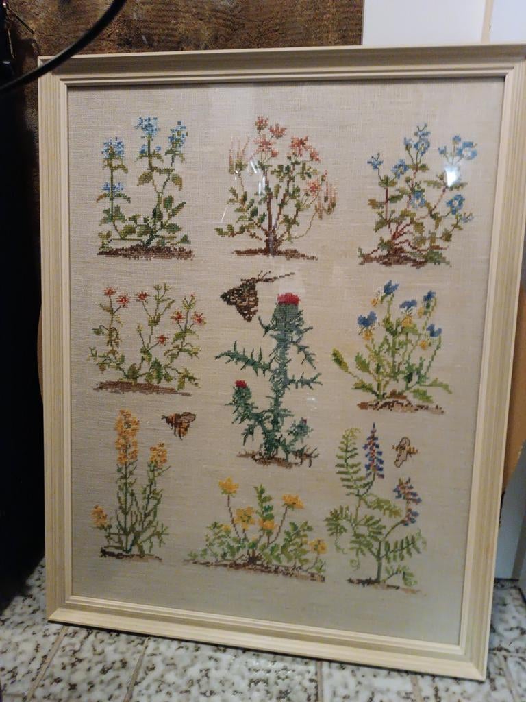 Geborduurde wilde bloemen. Schilderij., Ophalen, Zo goed als nieuw, Hout