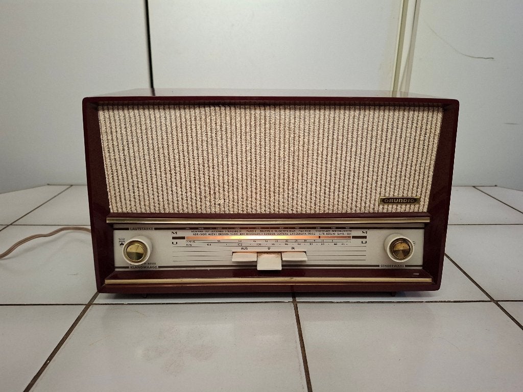 Prachtige Grundig Vintage Buizenradio – Bieden, Ophalen