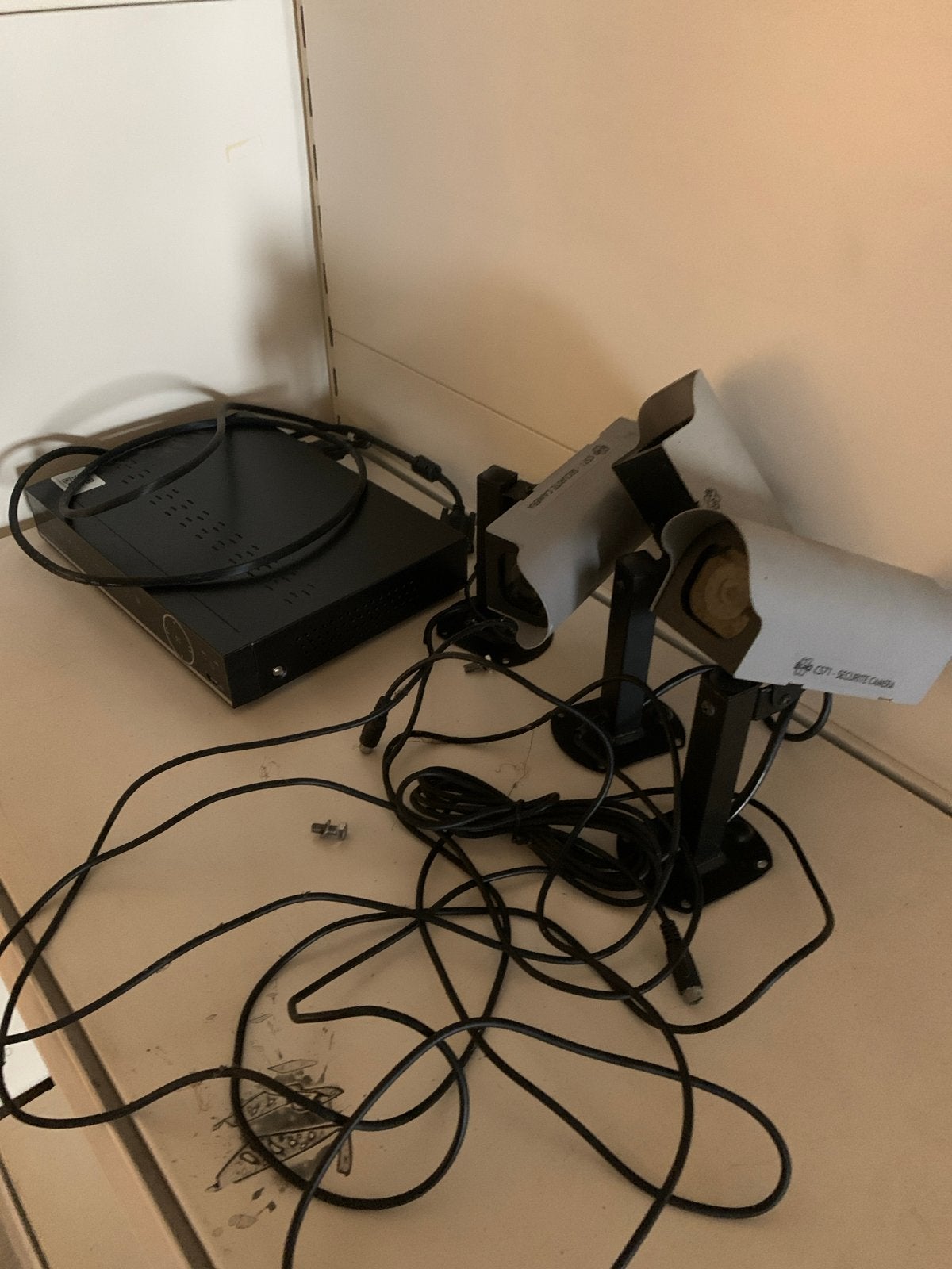 Beveiligingscamerasysteem met 3 camera's en DVR, Ophalen of Verzenden, Gebruikt, Buitencamera