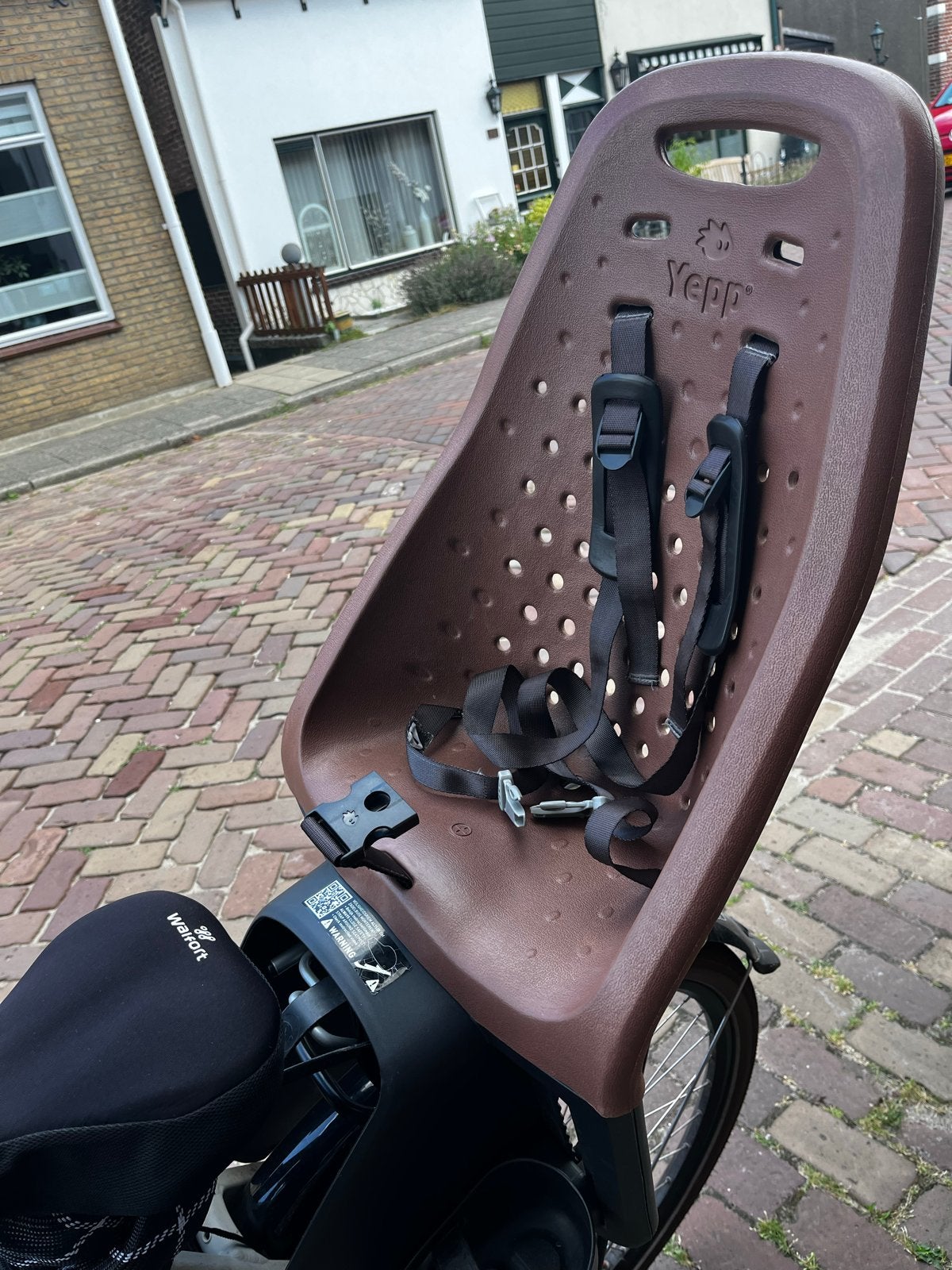 Yepp Maxi Achterzitje Cognac met Easyfit Drager + 2 Sleutels, Fietsen en Brommers, Fietsaccessoires | Fietsstoeltjes, Ophalen