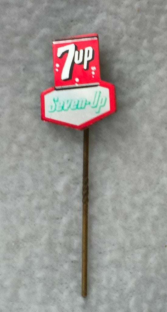 Speldje Seven-up, Ophalen of Verzenden, Zo goed als nieuw, Merk, Speldje of Pin