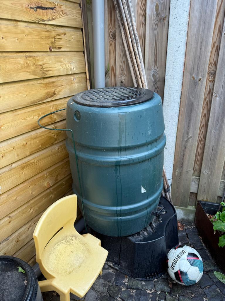Regenton 150L met deksel en kraantje, Tuin en Terras, Regentonnen, Ophalen, Kunststof, Gebruikt, Met kraantje