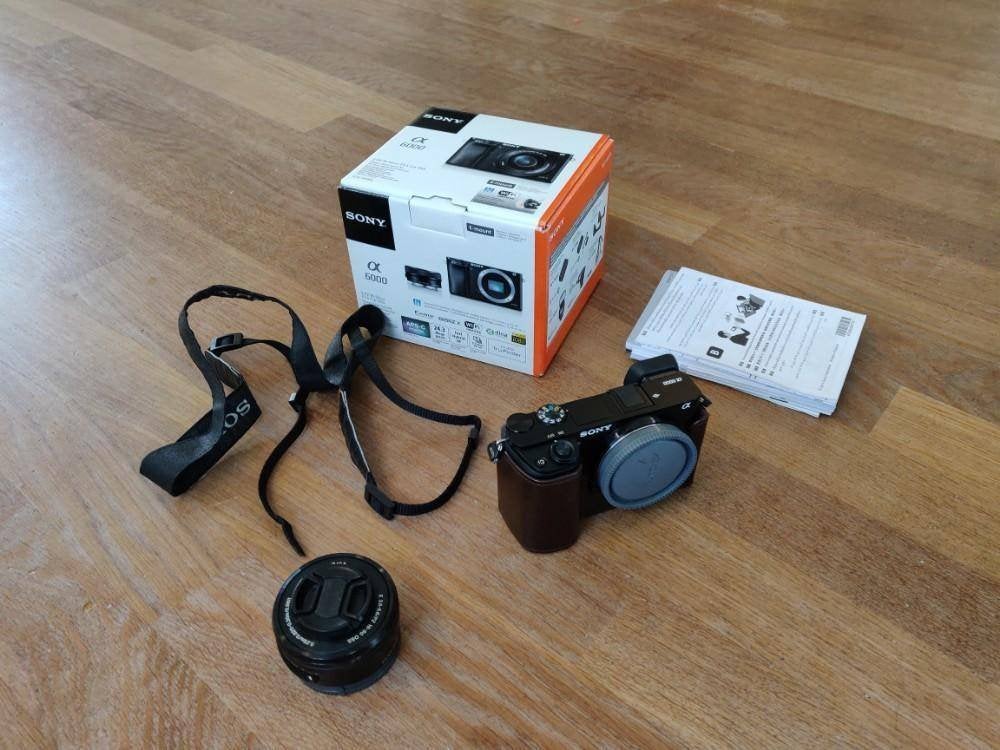 Sony Alpha A6000 Systeemcamera met 19mm F2.8 EX DN lens, Audio, Tv en Foto, Fotocamera's Digitaal, Ophalen of Verzenden, Zo goed als nieuw