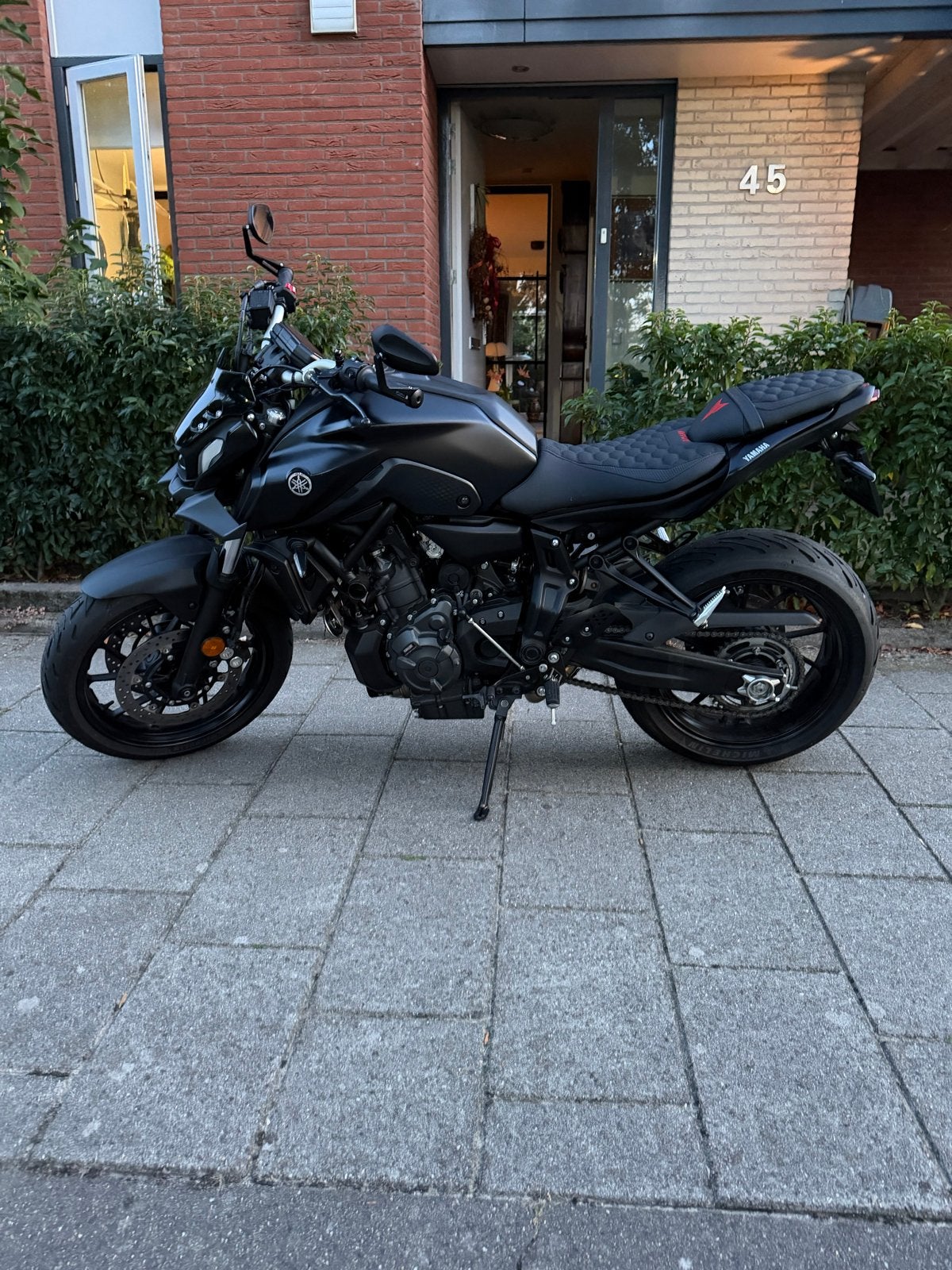 Yamaha MT-07 Tech Black Naked bike met Akrapovic uitlaat, 2 cilinders, Sportuitlaat, Motorrijbewijs A, Gebruikt