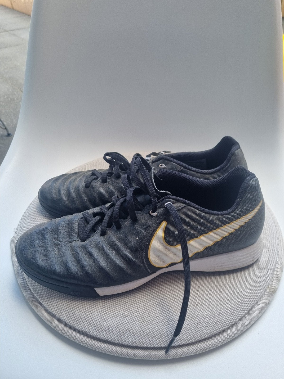 Nike Tiempo zaalvoetbalschoenen - Maat 43, Maat XS of kleiner, Ophalen of Verzenden, Gebruikt, Schoenen