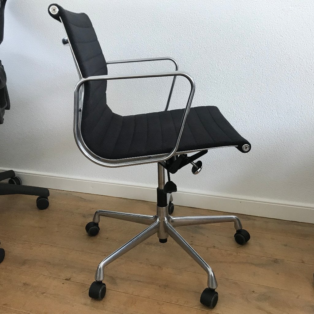 2 Vitra Eames bureaustoel stoel EA 117  gepolijst zwart, Zwart, Ophalen of Verzenden, Nvt, Nvt