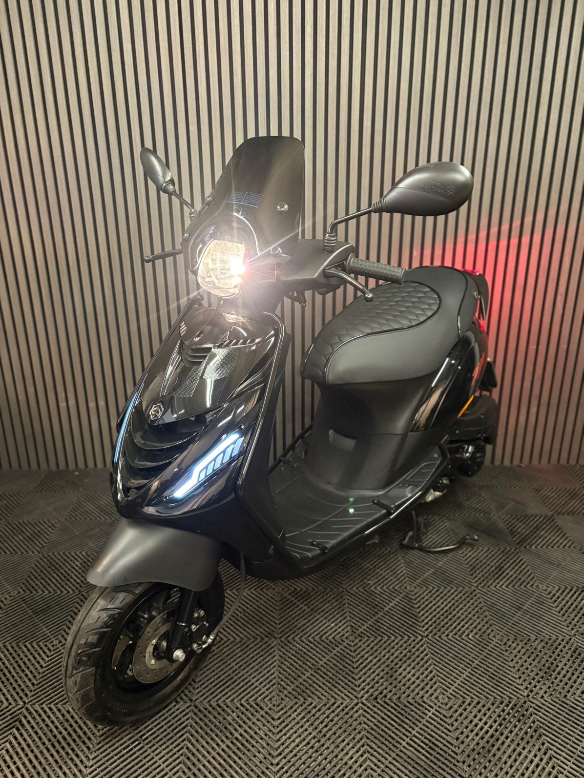 PIAGGIO ZIP 4T 3V BROM 2020 FULL OPTION 2635 KM GLANS ZWART, Maximaal 45 km/u, Zip, Ophalen of Verzenden, Zo goed als nieuw