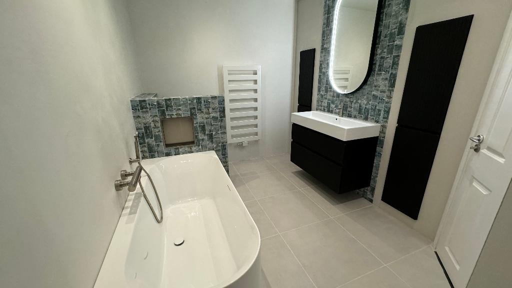 Badkamerrenovatie 4600€Toiletrenovatie 2300€