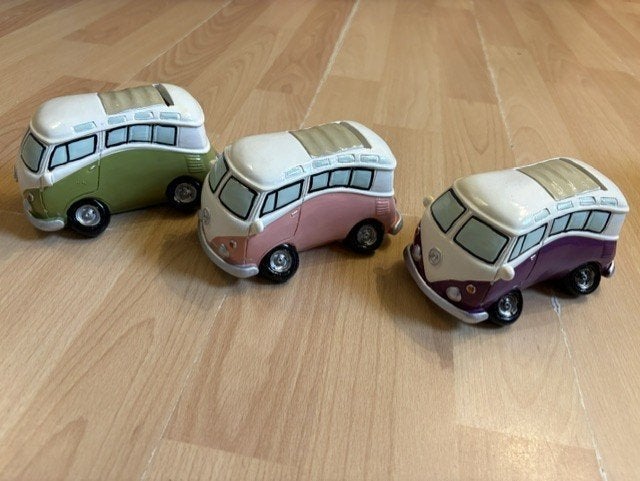 spaarpot autobus in paars roze of groen, Ophalen of Verzenden, Nieuw, Steen, Aardewerk of Keramiek, Vervoermiddel