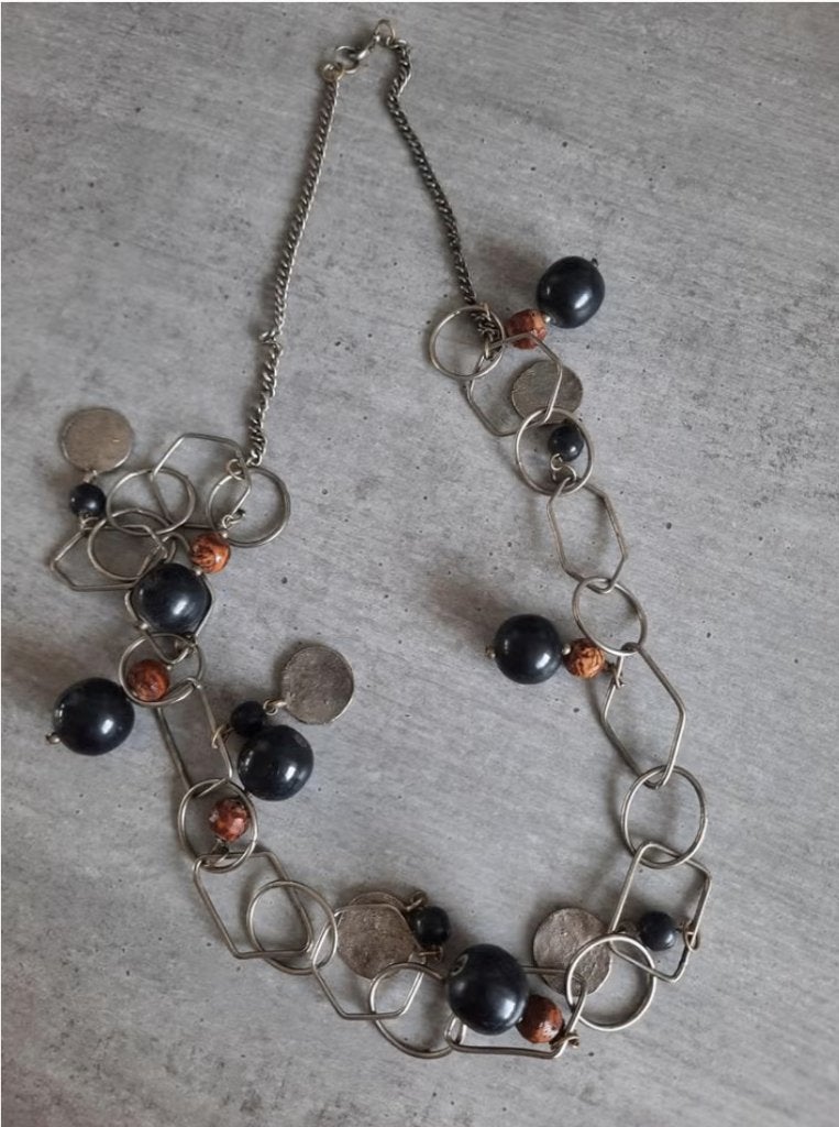 Ketting met zilverkleurige schakels en kralen Gratis, Ophalen of Verzenden, Gebruikt, Zilver, Overige materialen