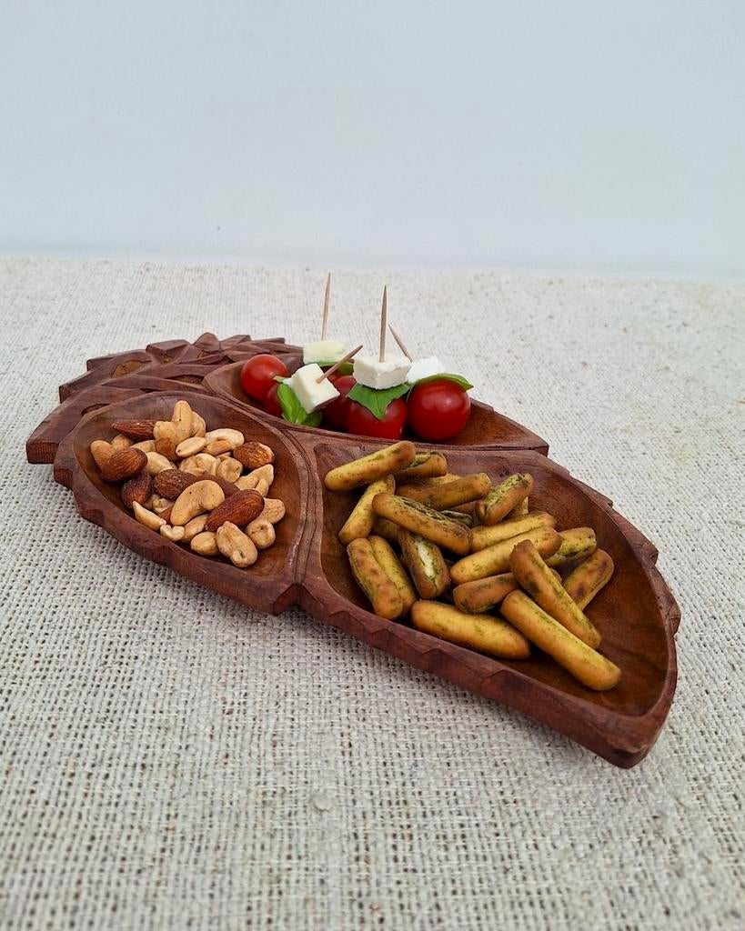Vintage houten serveerschaal blad bruin hout sierlijk borrel, Ophalen of Verzenden