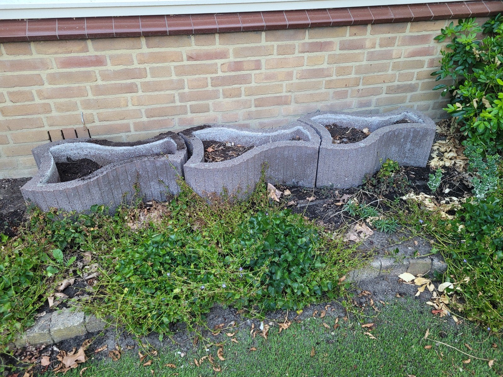 Gratis 3 plantenbakken, Tuin en Terras, Ophalen, Steen, Gebruikt, Minder dan 30 cm