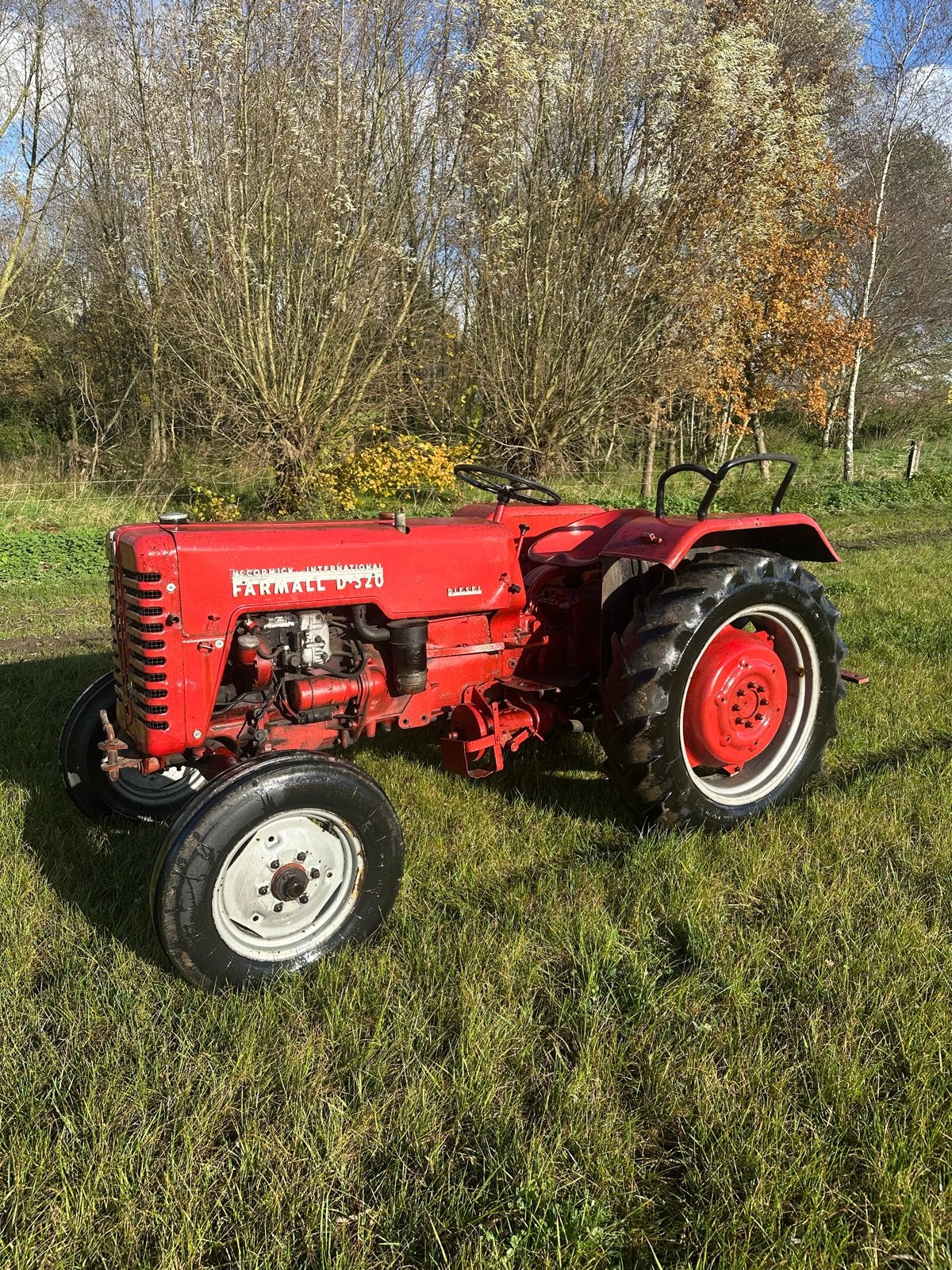 McCormick D-320 Oldtimer Tractor met Kenteken, Ophalen of Verzenden