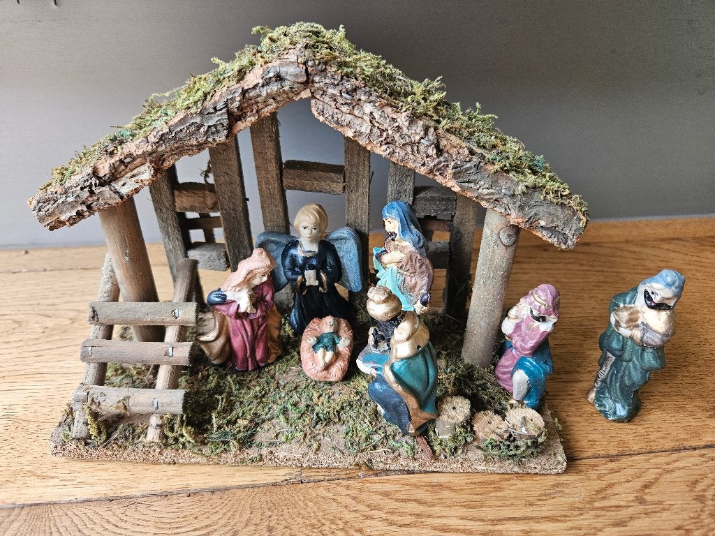 Klein kerst stalletje met porseleinen beeldjes, Ophalen of Verzenden, Gebruikt