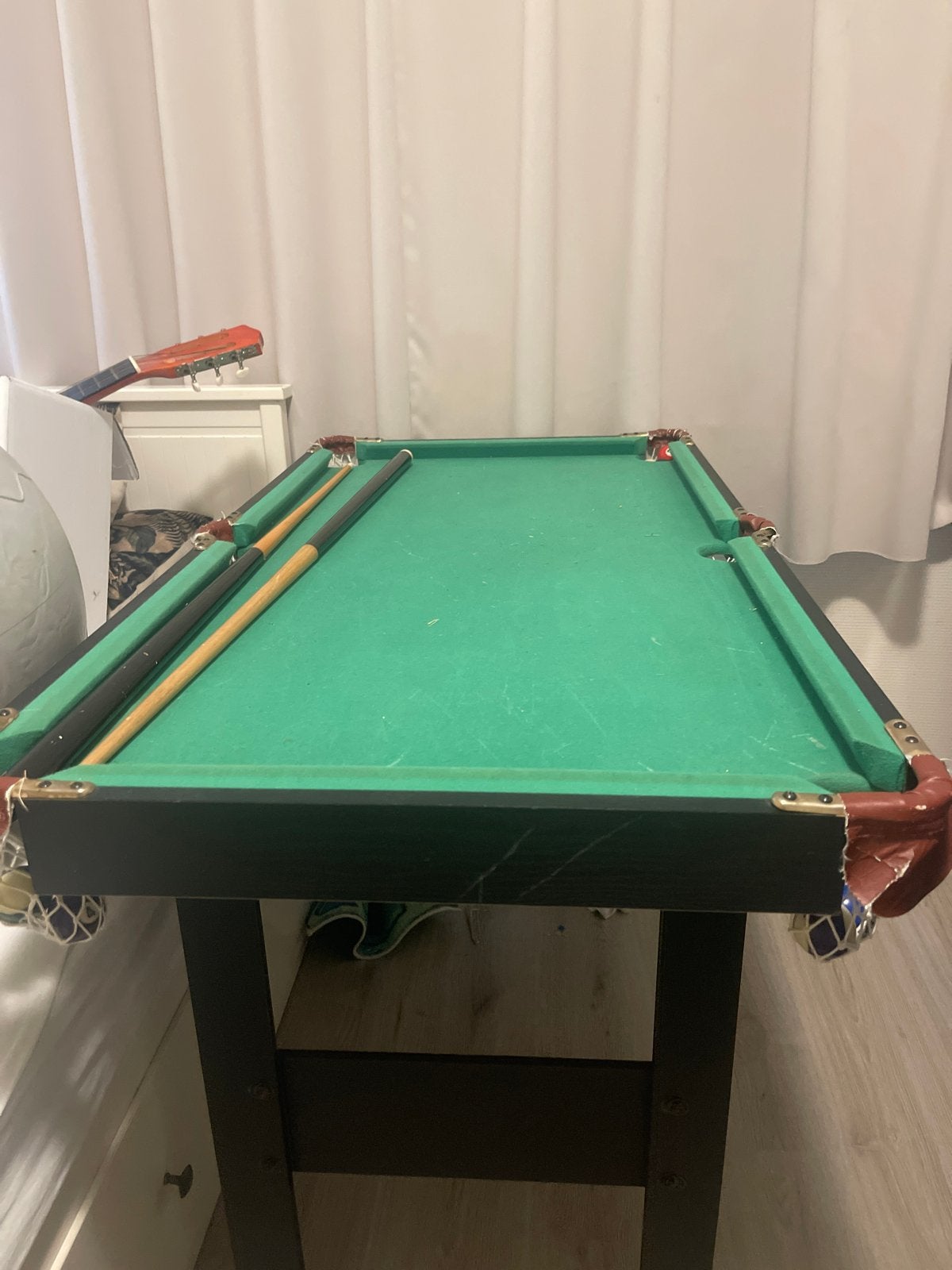 Mini kinder pooltafel met 2 stokken en ballen, Ophalen, Gebruikt, Pooltafel