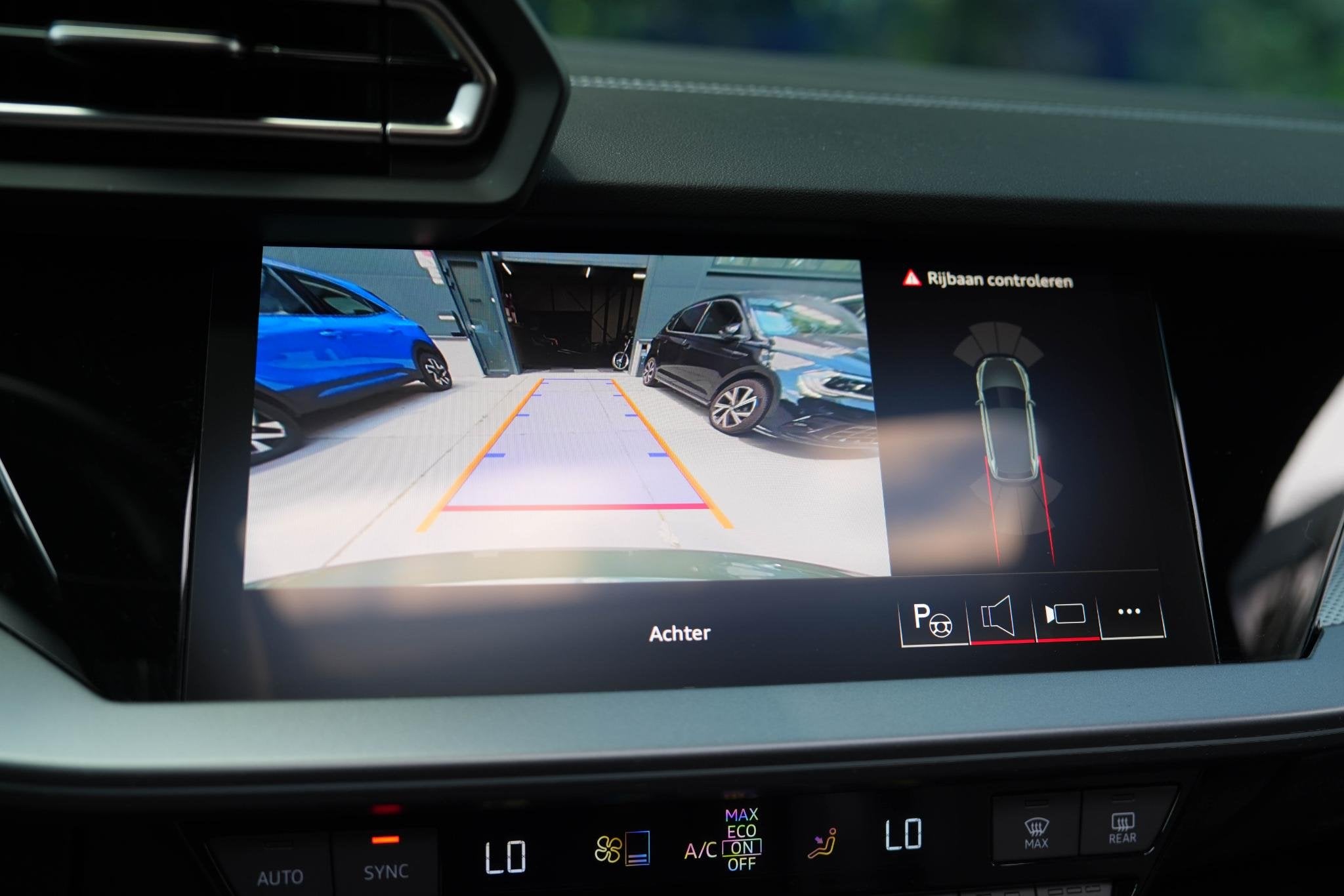 Foto 12 van Audi A3 Sportback 40 TFSI e S edition | Pano | Matrix | Carp