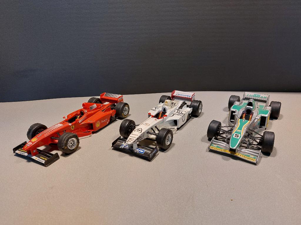 Bburago Formula 1 Collection - Ferrari - Michelin - Burago, Ophalen of Verzenden, Zo goed als nieuw, Auto, Bburago