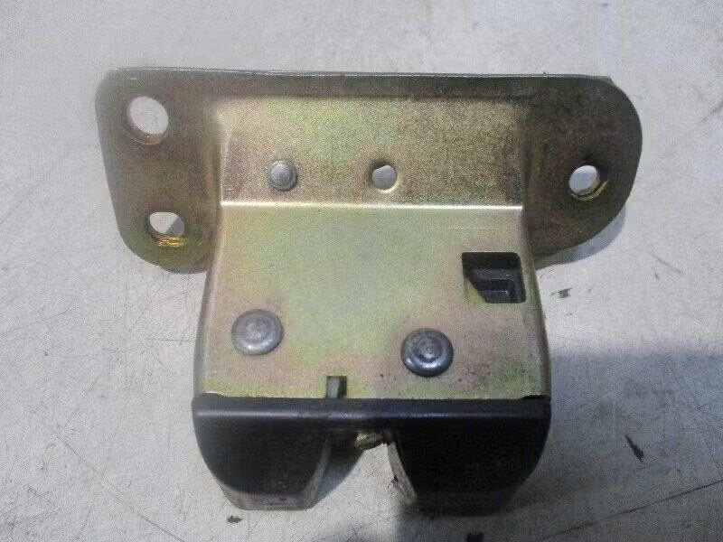 SLOTVANGER ACHTERKLEP Volvo S40 (VS) (01-1995/12-2004), Gebruikt, Info@volvocars.com, Ophalen of Verzenden, Volvo