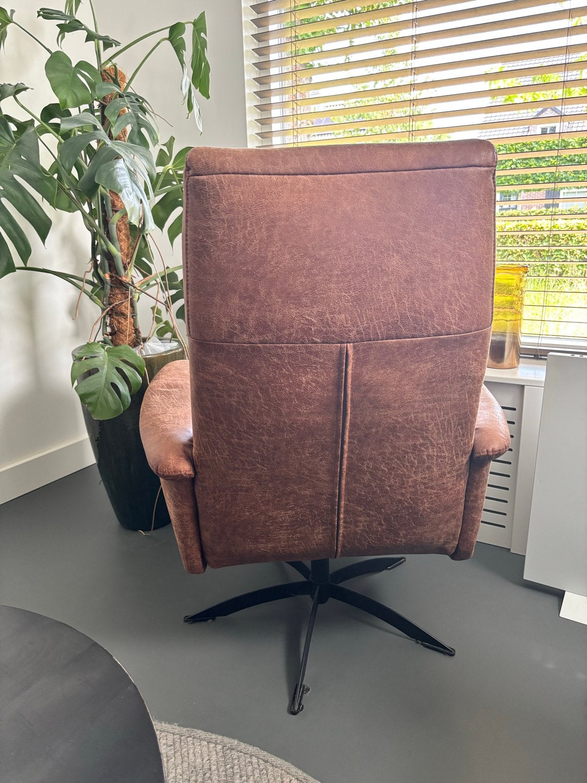 Lederen draai fauteuil cognac - Van Donzel, Huis en Inrichting, Ophalen, Minder dan 75 cm, Leer, Zo goed als nieuw
