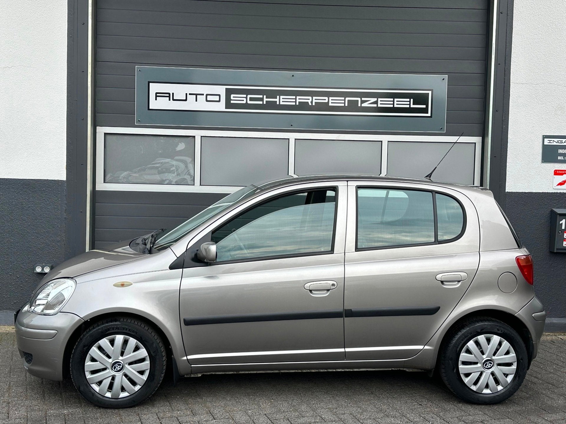 Toyota Yaris 1.3 VVT-i Sol | AIRCO | TREKHAAK | NL AUTO, Voorwielaandrijving, Stof, Gebruikt, 31 €/maand