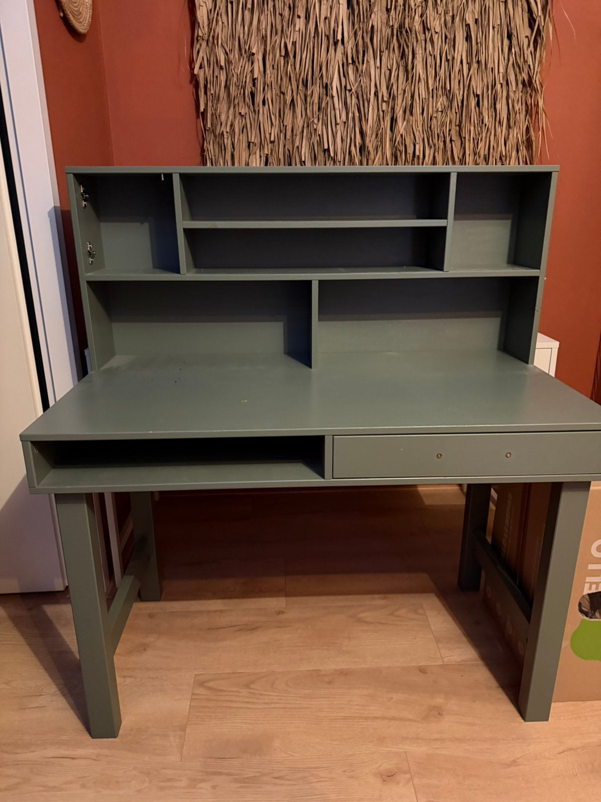 Kinderkamer bureau WOOOD, Ophalen, Zo goed als nieuw