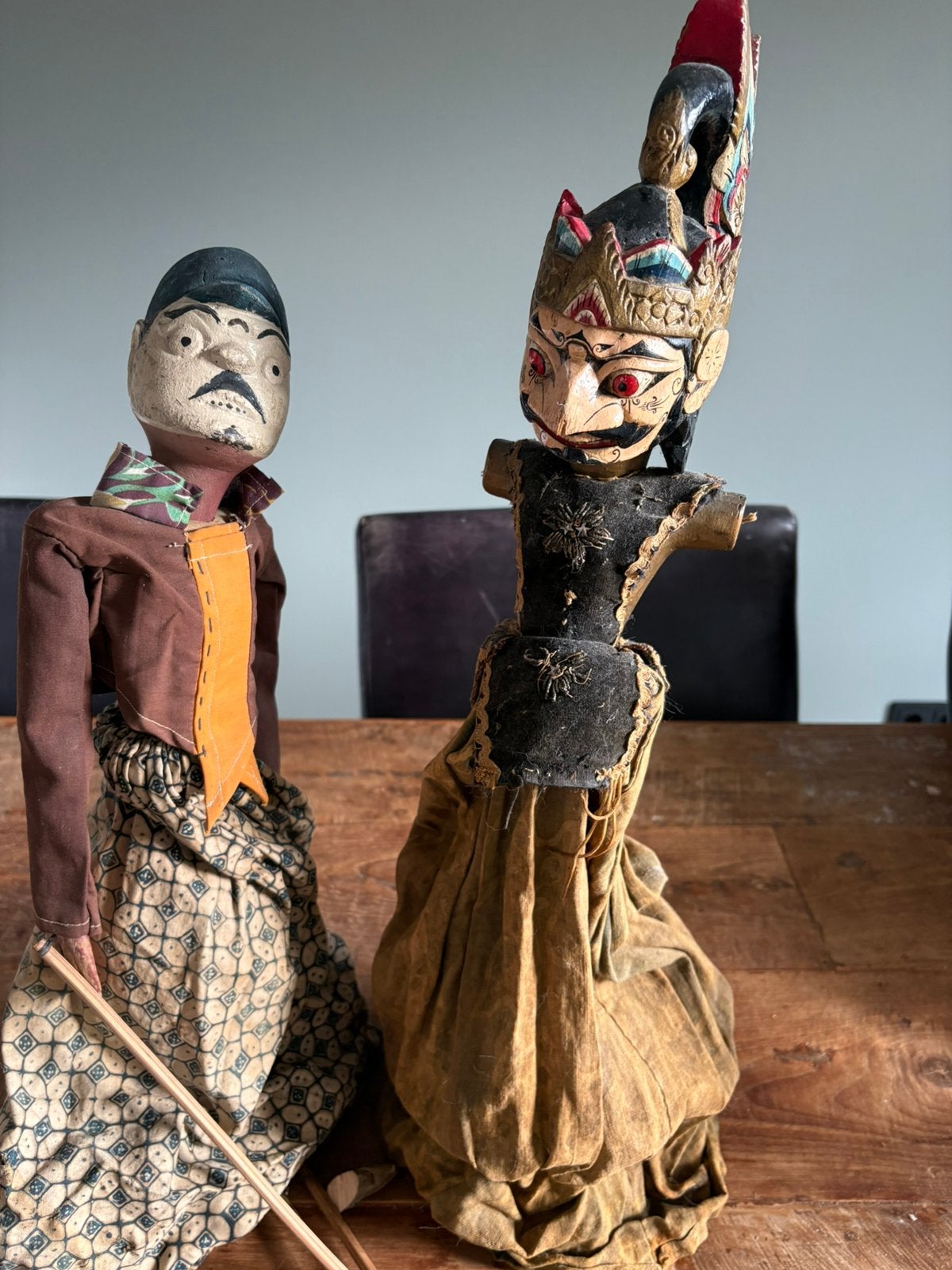 Twee indonesische antieke wajangpoppen, 60 cm, Indonesië, Meerkleurig, Pop