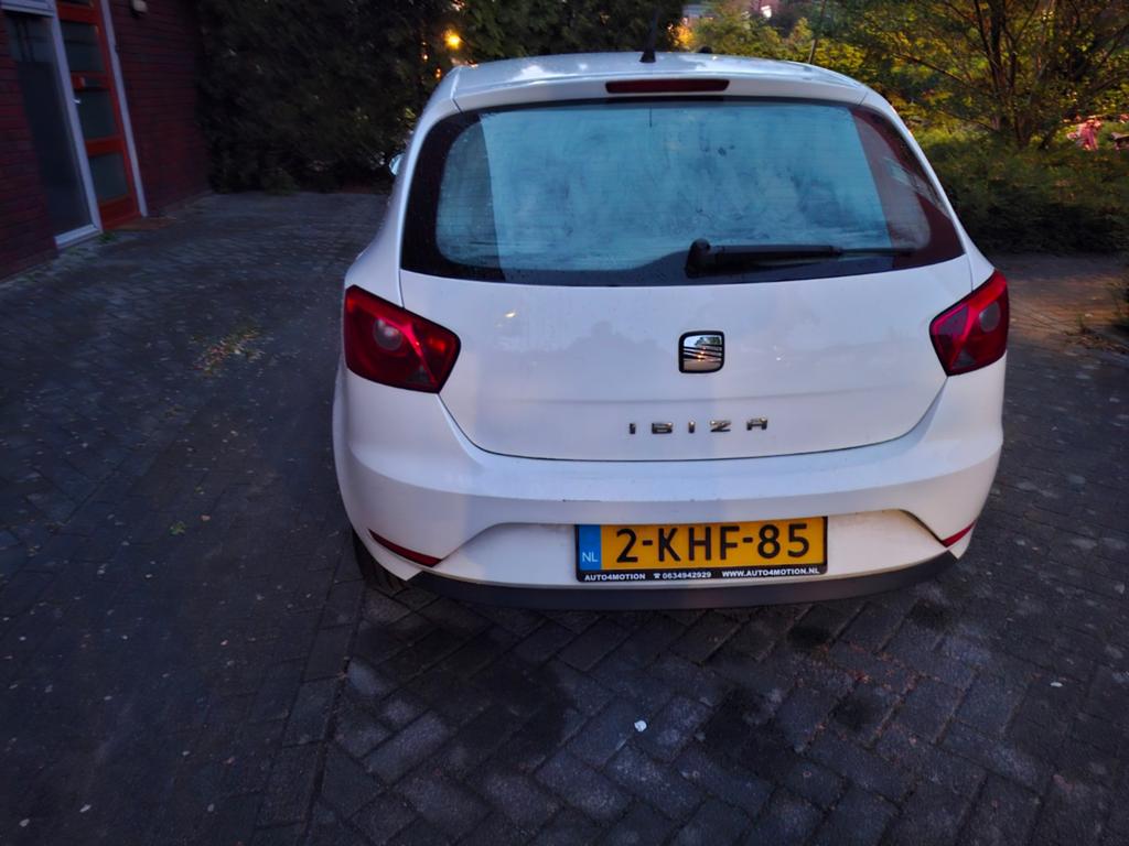 Seat Ibiza 1.2 70pk 2012 Wit, Auto's, Voorwielaandrijving, 31 €/maand, 1198 cc, Handgeschakeld