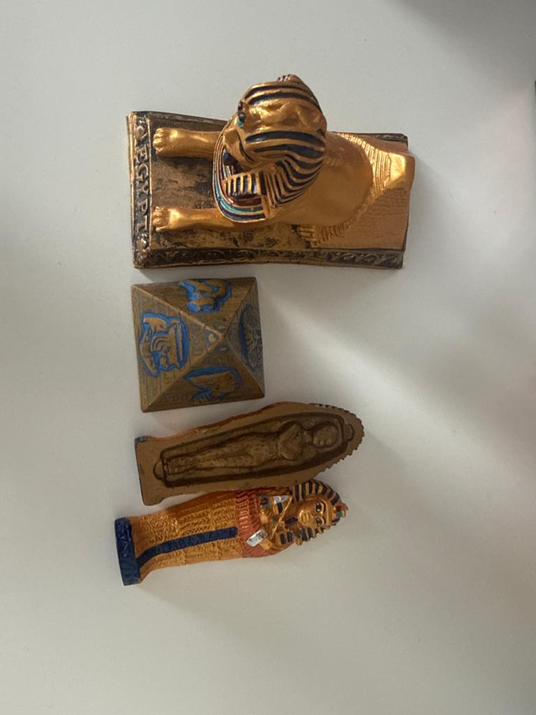 Egyptische beeldjes: Sfinx, Piramide, Mummie en sarcofaag, Antiek en Kunst, Overige onderwerpen, Minder dan 20 cm, Ophalen of Verzenden