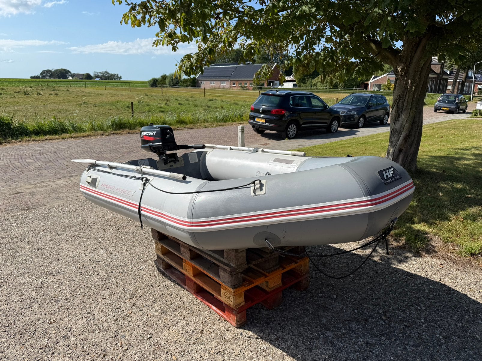 Foto 3 van mercury 5 pk 2 takt met hydro force rubberboot + pomp