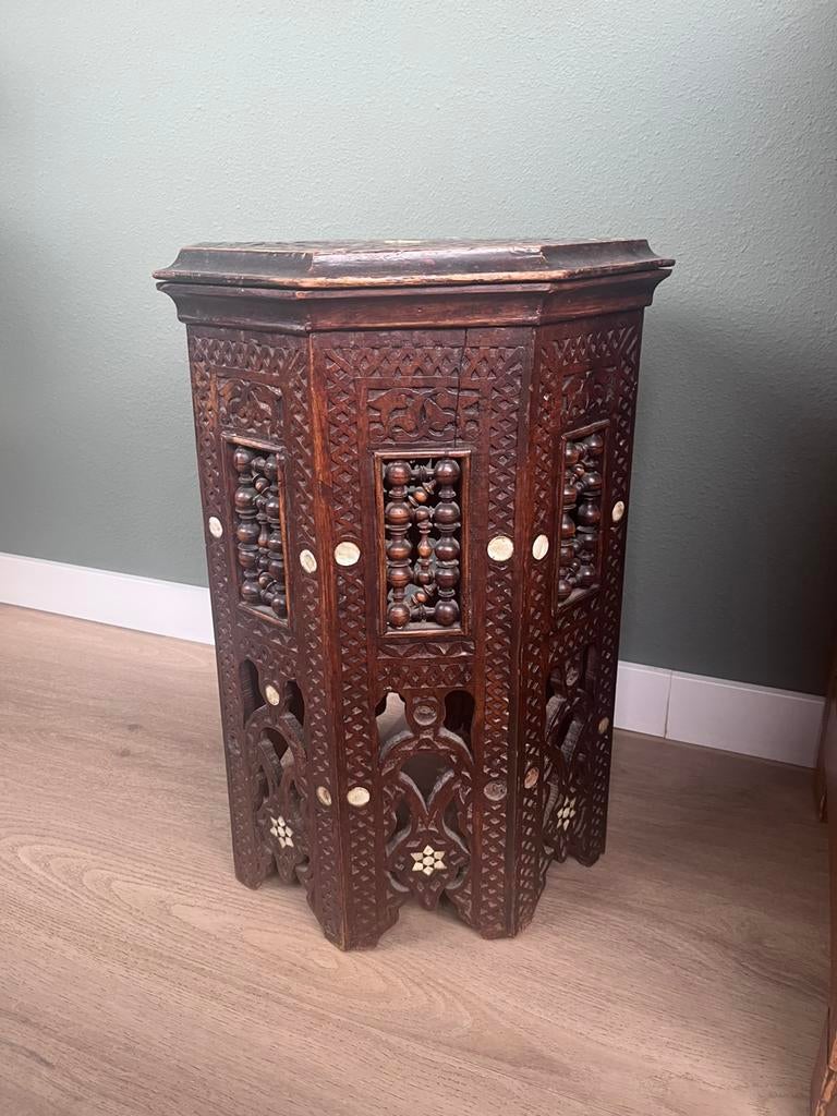 Bijzettafel eiken hout ingelegd parelmoer, broccante vintage, Ophalen