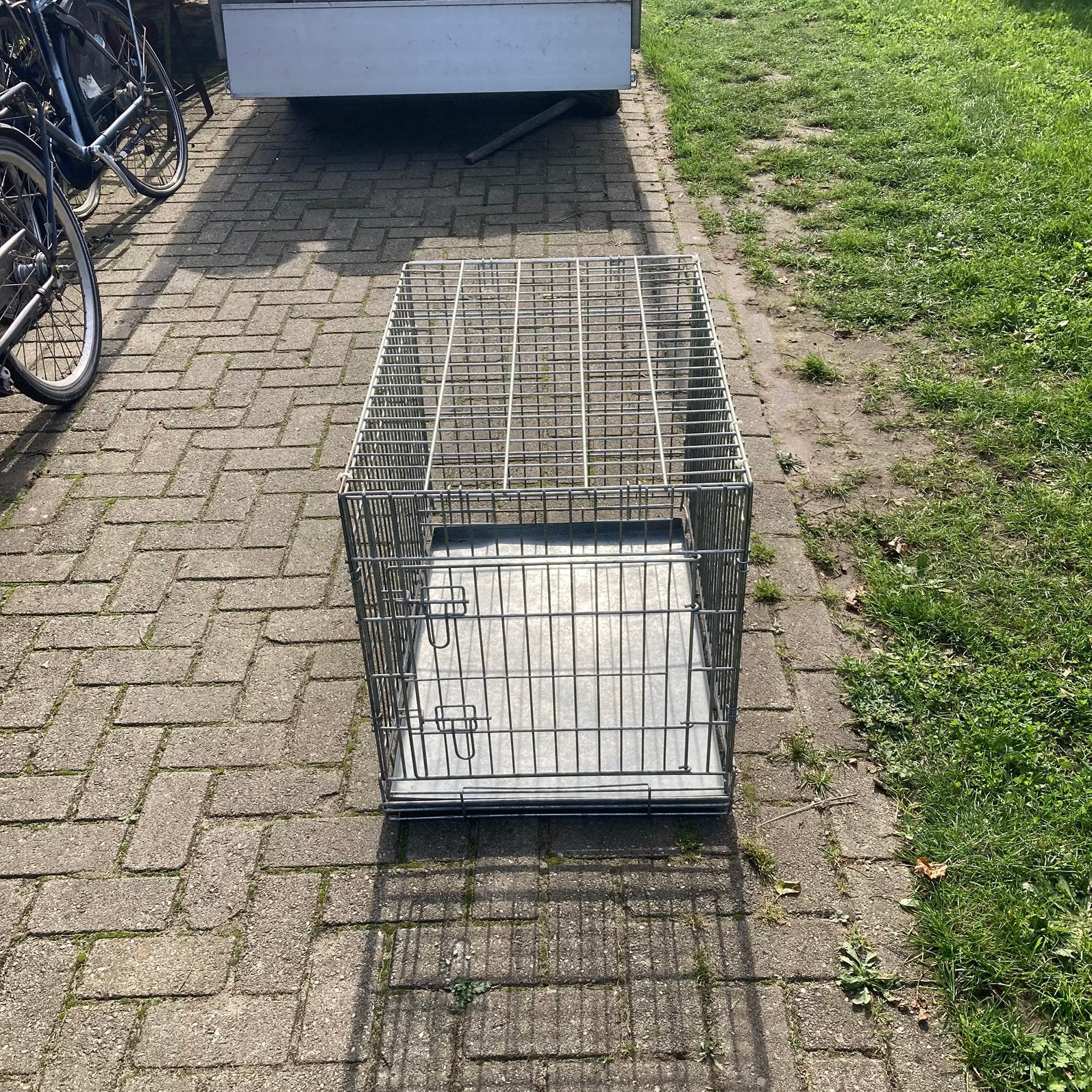 twee zilverkleurige, inklapbare metalen hondenbenches, Ophalen, Gebruikt