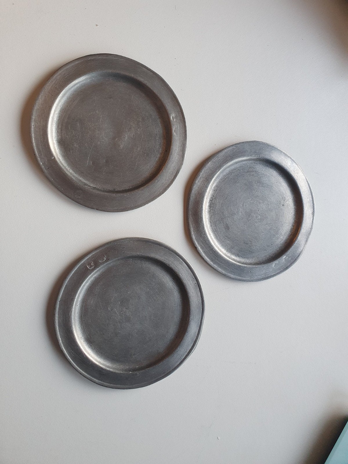 Set van 3 kleine antieke tinnen bordjes / schaaltjes, Antiek en Kunst, Ophalen of Verzenden