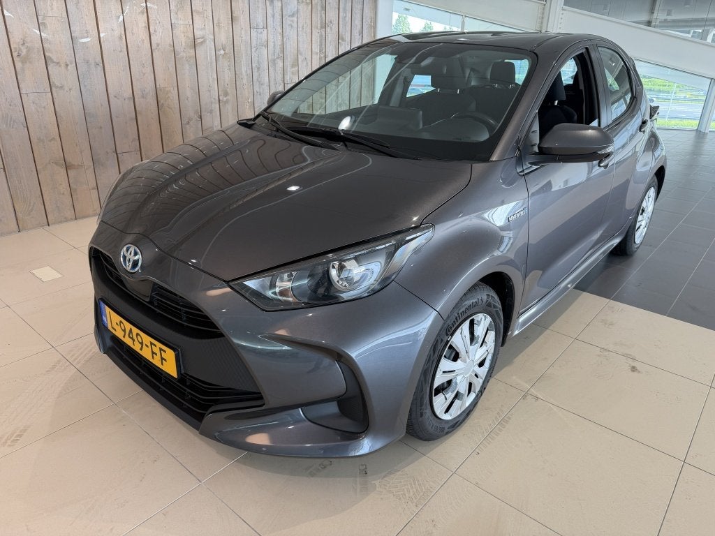 Toyota Yaris 1.5 Hybrid Active (bj 2021, automaat), Auto's, Automaat, 450 kg, Gebruikt, Euro 6