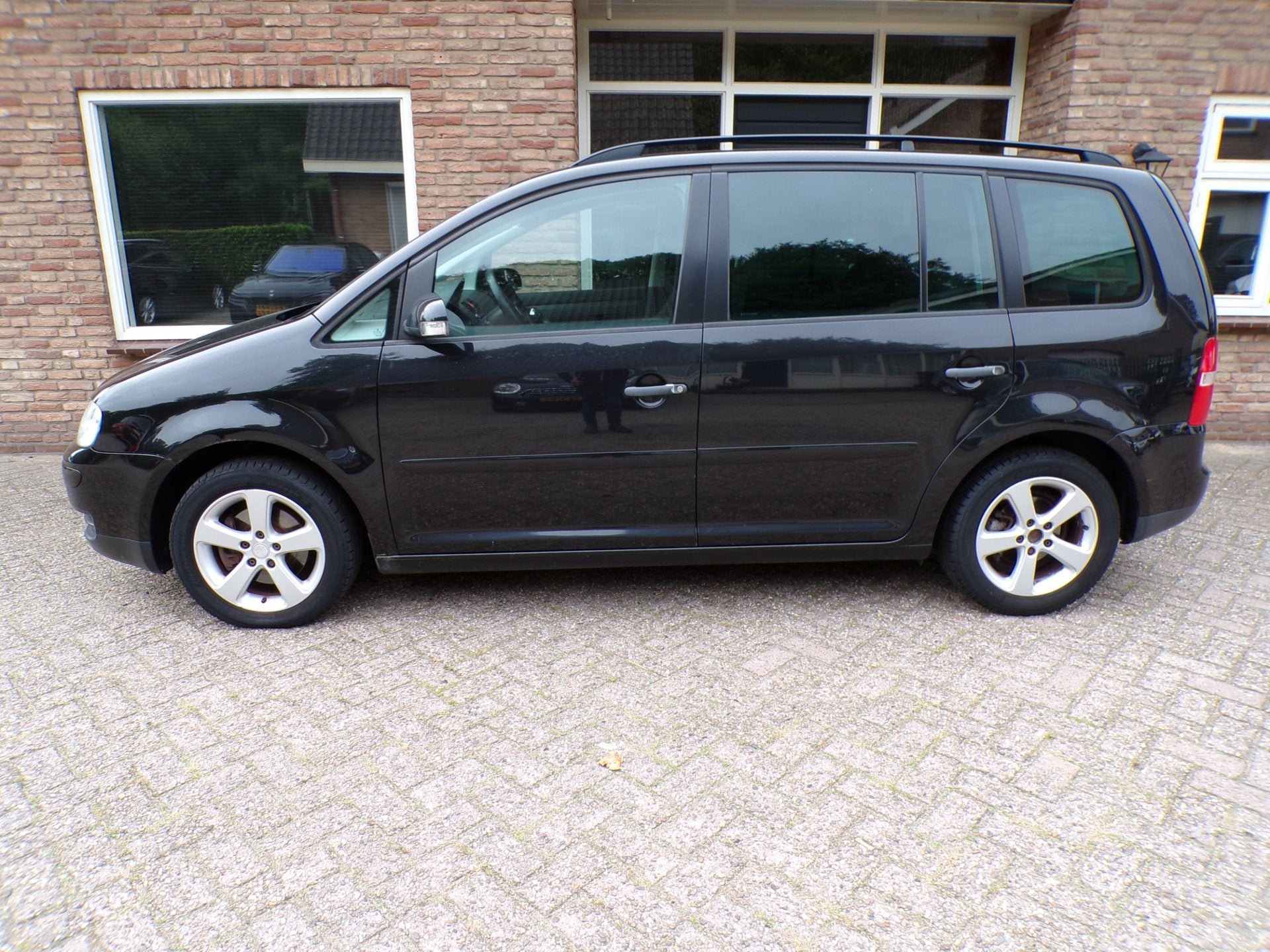 Volkswagen Touran 1.6 Business, Auto's, Voorwielaandrijving, Stof, Zwart, 4 cilinders
