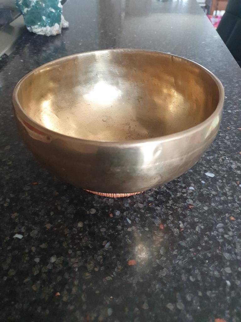 Prachtige oude klankschaal uit Nepal, Fis klank, Muziek en Instrumenten, Percussie, Ophalen of Verzenden, Zo goed als nieuw, Melodische percussie