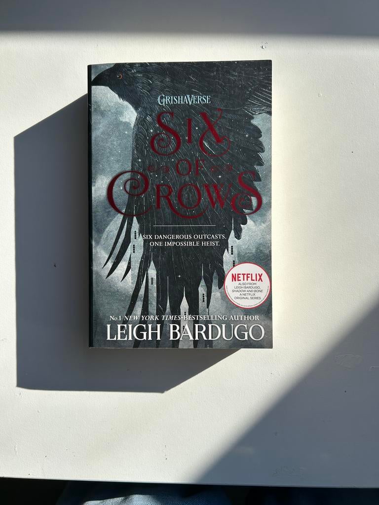 Six of Crows - Leigh Bardugo (Grishaverse), Boeken, Ophalen of Verzenden, Zo goed als nieuw, Wereld overig