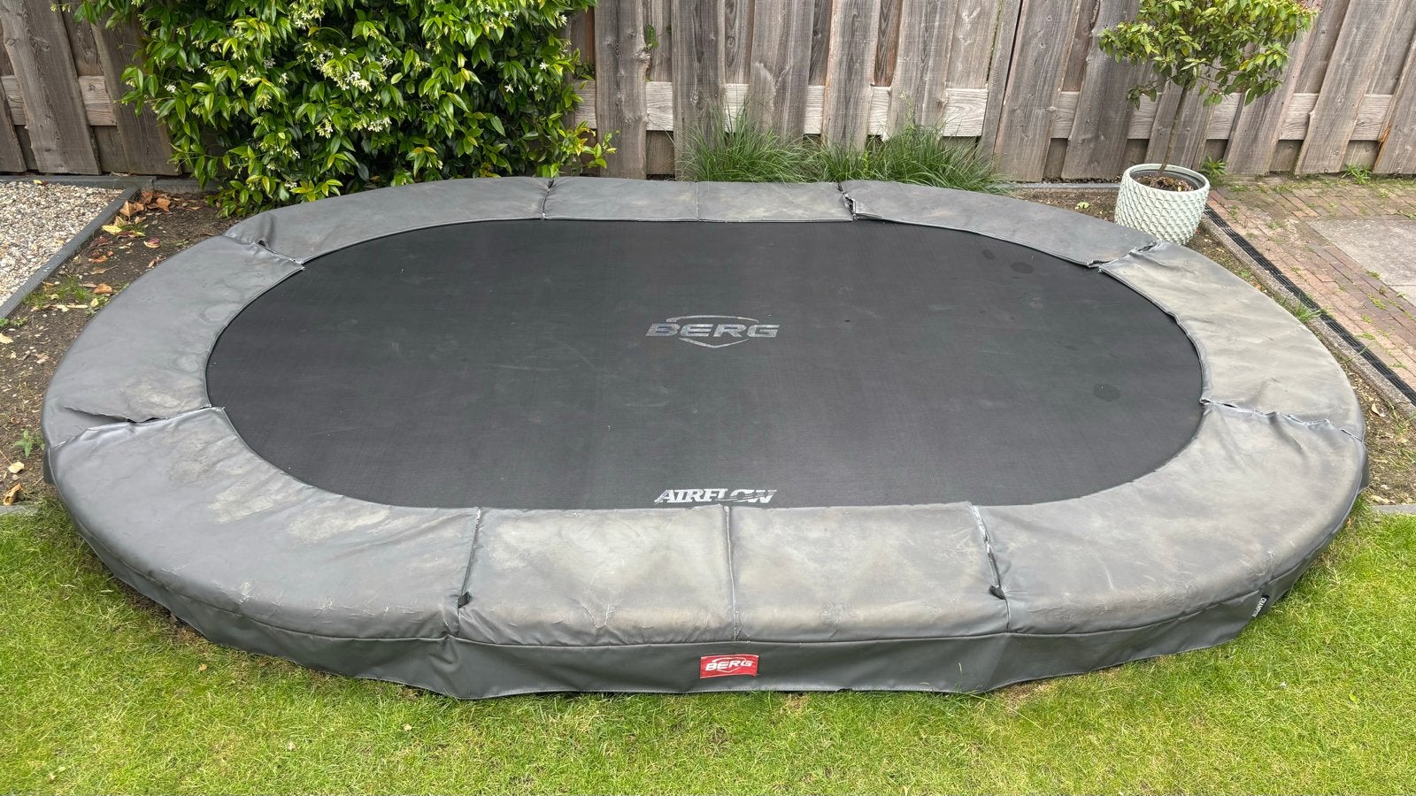 BERG InGround Favorit Trampoline Ovaal 350x250 cm, Kinderen en Baby's, Speelgoed | Buiten | Trampolines, Ophalen, Gebruikt