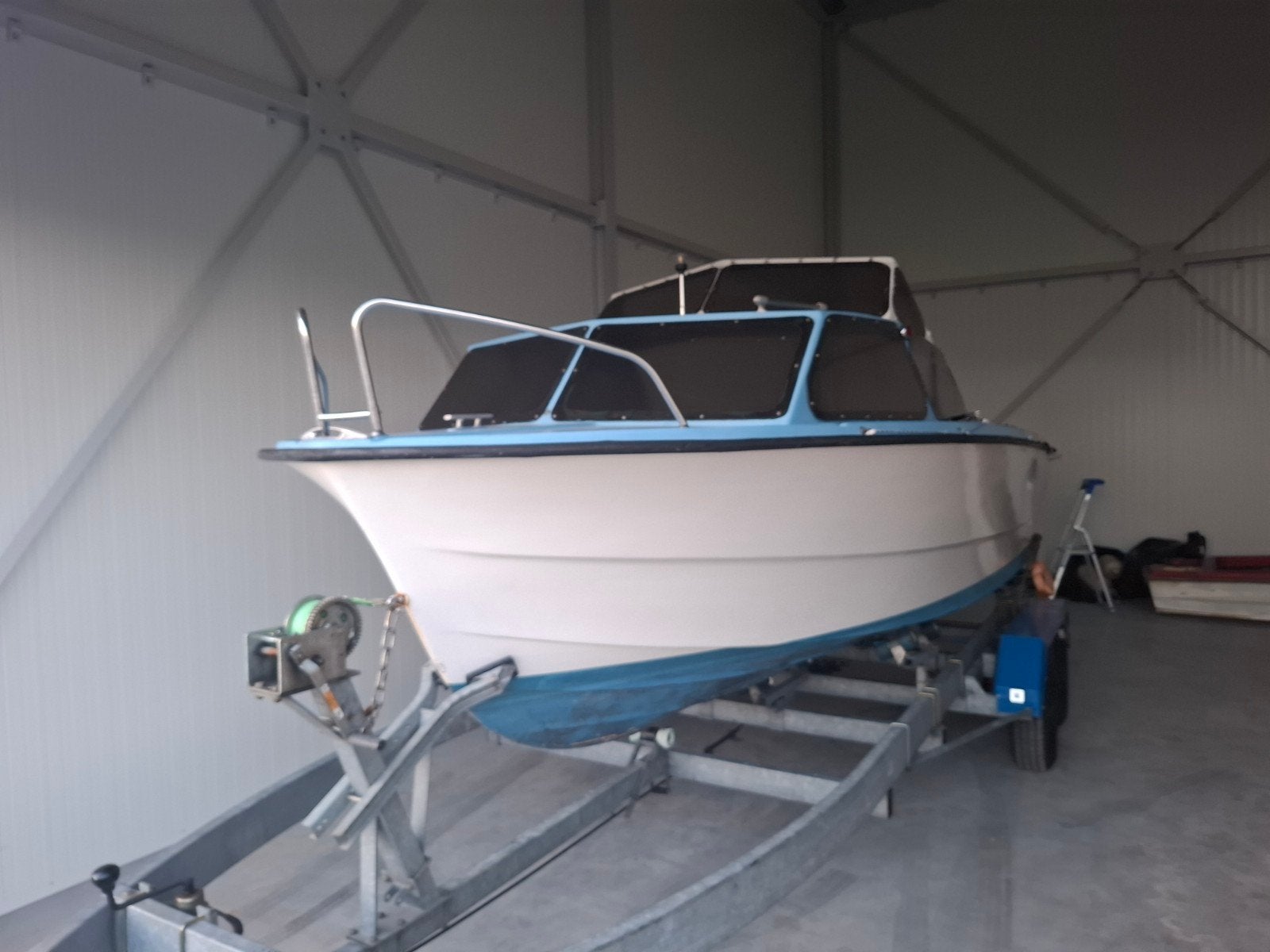 Motorboot met Johnson 90PK buitenboordmotor (zonder trailer), Gebruikt, Buitenboordmotor, Polyester, Dieptemeter