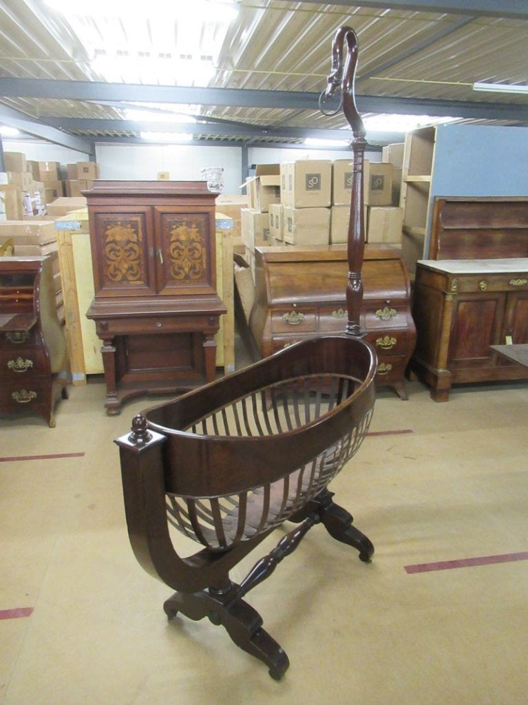 Oer 11325 antieke DECORATIE schommel wieg met zwanenkop, Ophalen