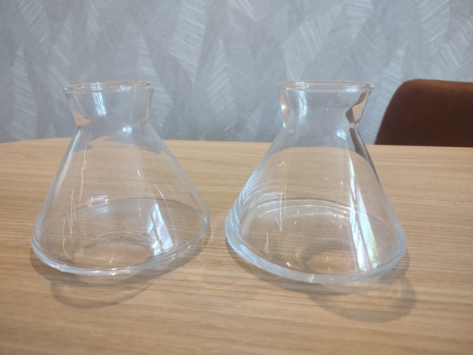 2 erlenmeyer vaasjes, Ophalen of Verzenden, Gebruikt, Overige kleuren, Glas