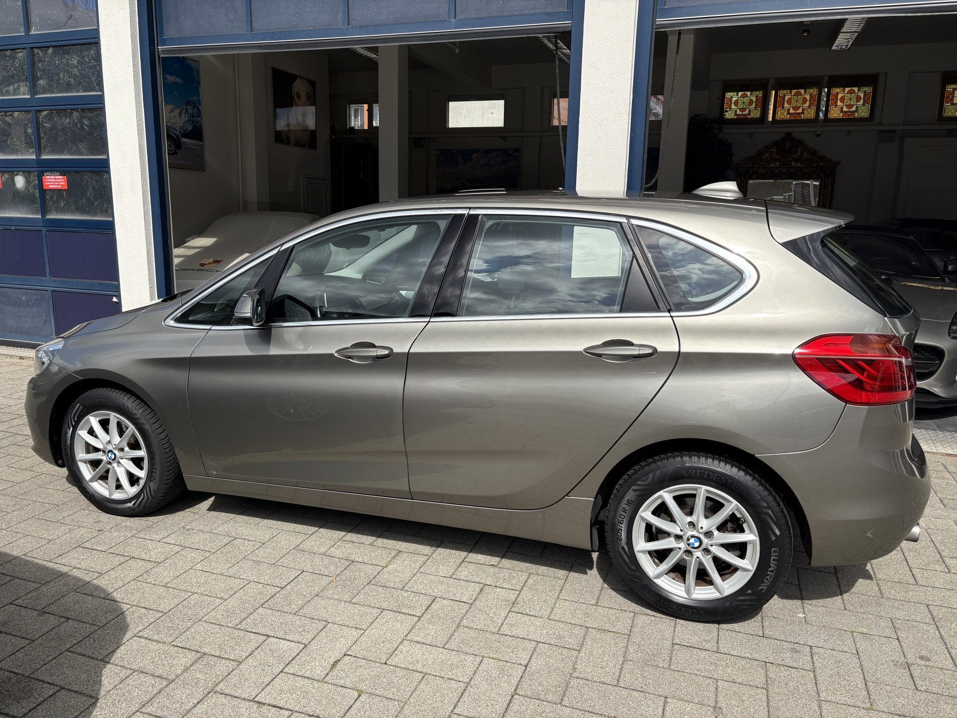 BMW 2 Serie Active Tourer 218d Corporate Lease Essential AUT, Auto's, Euro 6, 4 cilinders, 150 pk, Origineel Nederlands