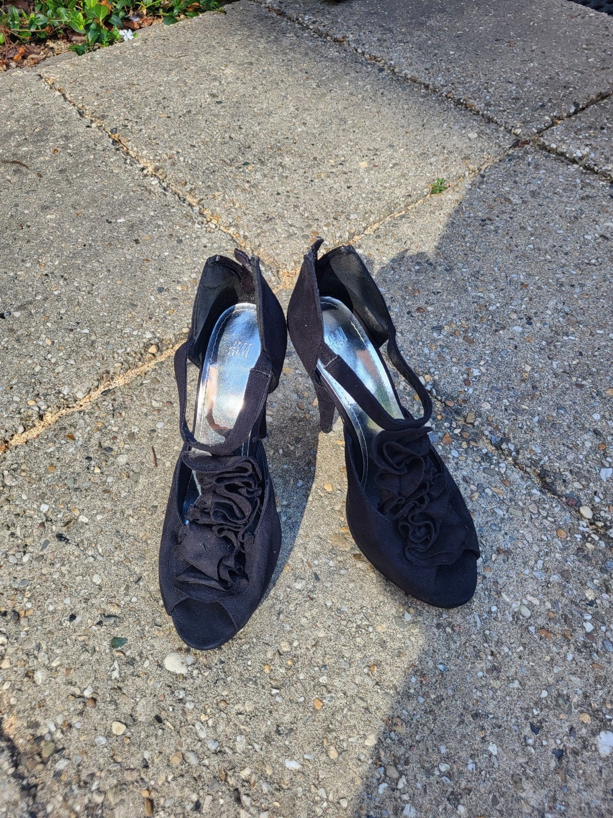 Zwarte H&M pumps met ruches, Ophalen, Gedragen
