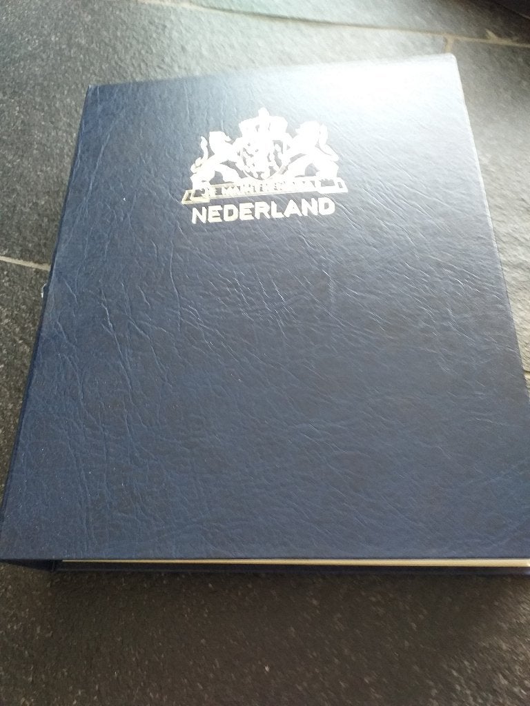 Postzegelalbum met veel postfrisse zegels, Ophalen of Verzenden, Na 1940, Postfris
