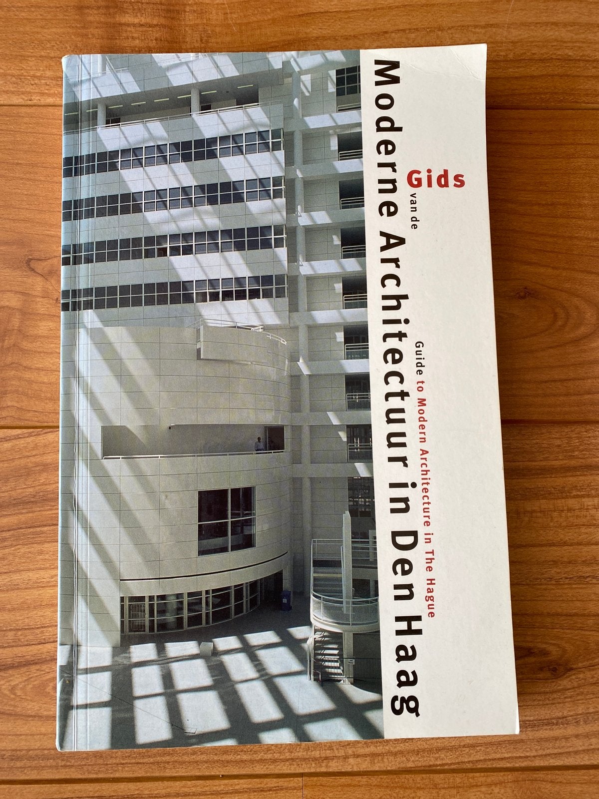 Gids voor moderne architectuur in Den Haag = Guide to modern, Ophalen of Verzenden, Zo goed als nieuw, Architectuur algemeen