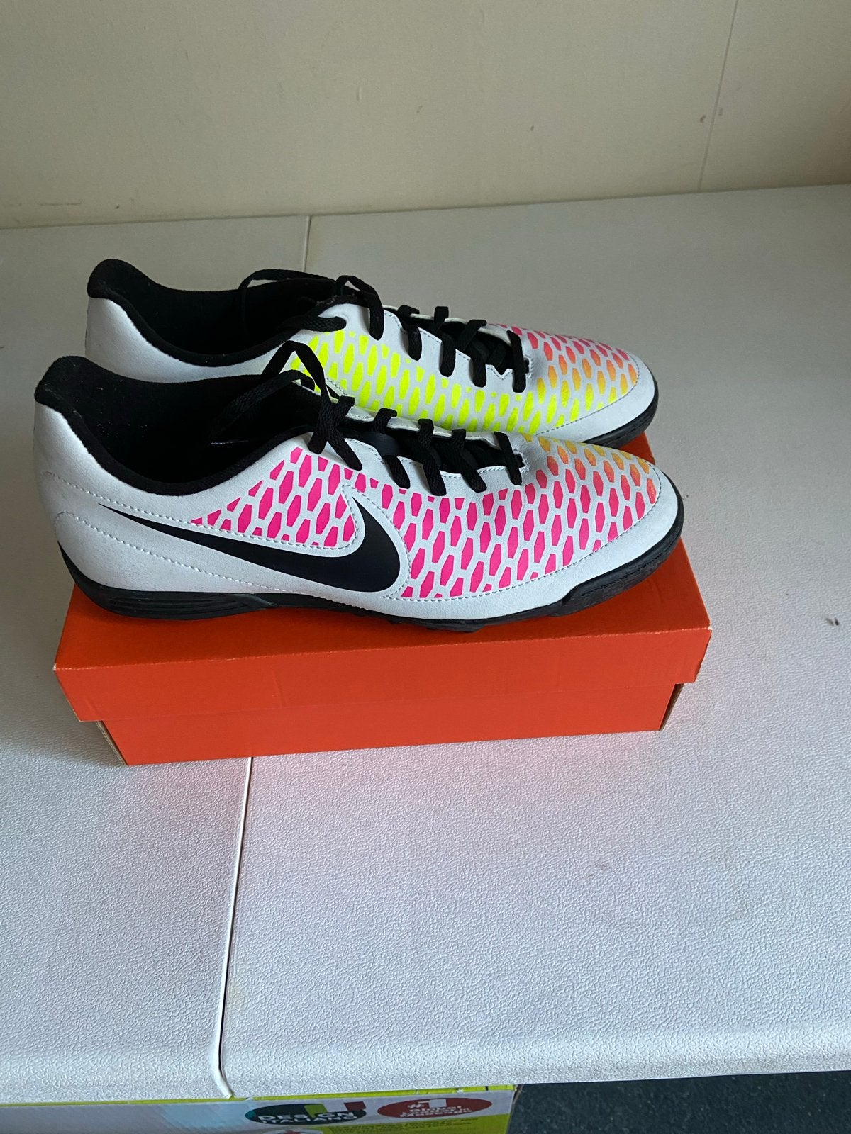Nike Magista zaalvoetbalschoenen - Maat 44, Sport en Fitness, Voetbal, Maat XS of kleiner, Ophalen of Verzenden, Nieuw, Schoenen