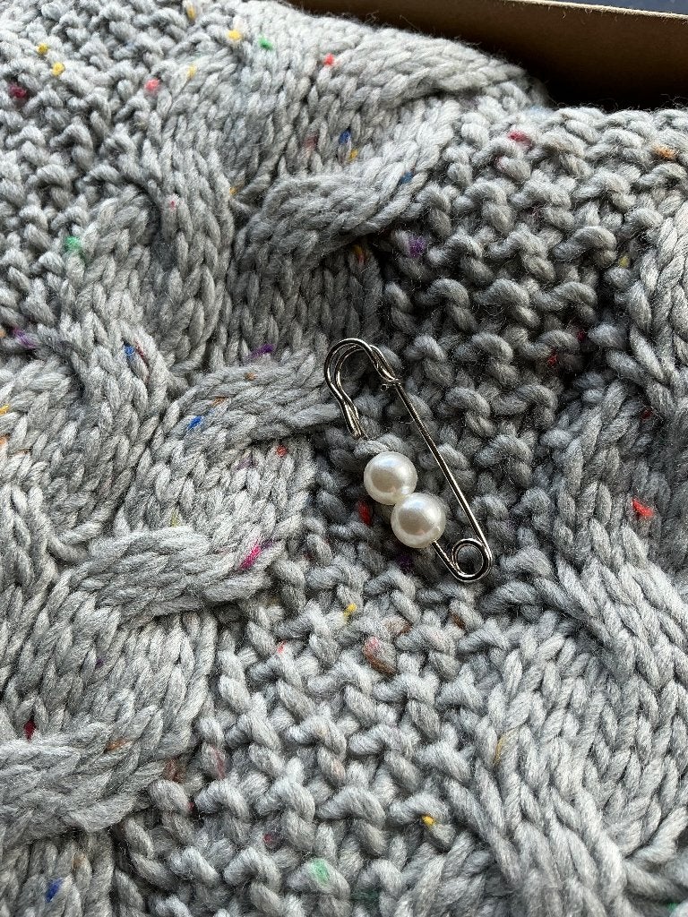 *GROTE GROF GEBREIDE COL-SJAAL GRIJS MET KABELPATROON NIEUW!, Verzenden, Nieuw, Maat 46/48 (XL) of groter, Sjaal