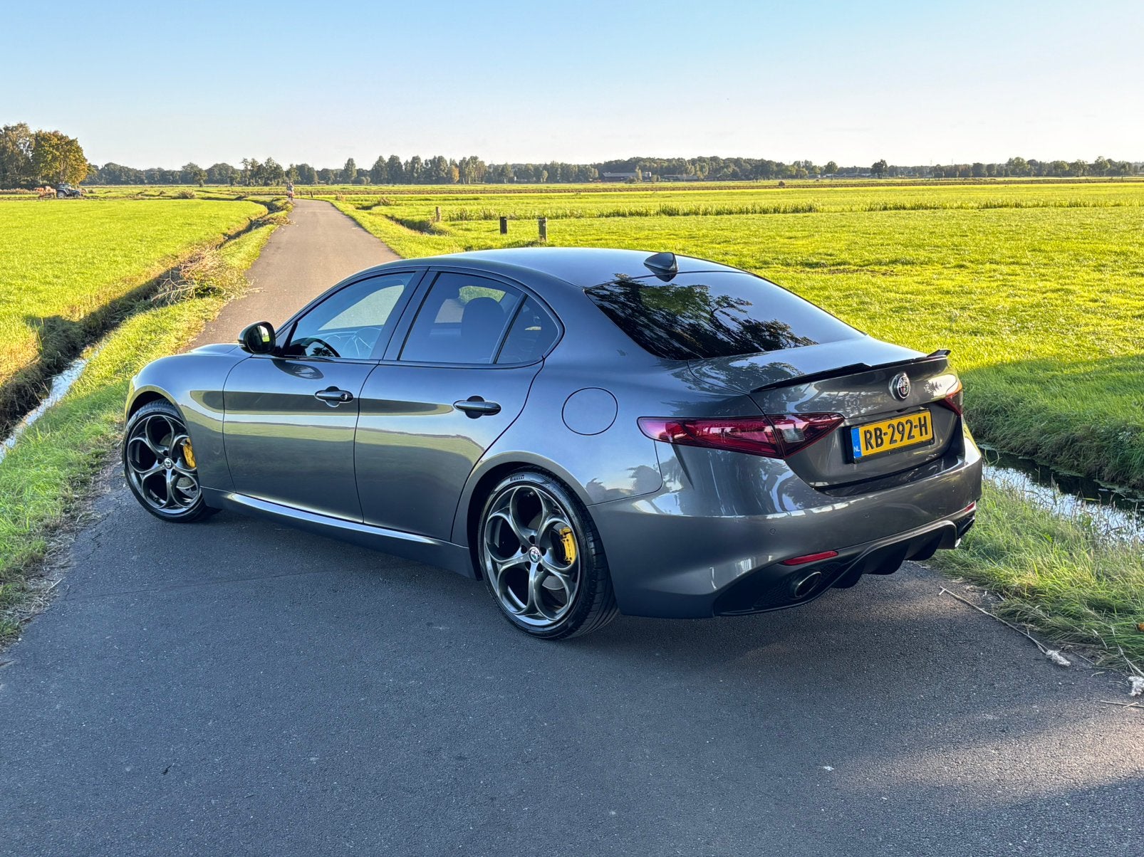Alfa Romeo Giulia 2.0T 291 PK Savali | veloce int. | grijs, Auto's, Automaat, Achterwielaandrijving, 1995 cc, 4 cilinders