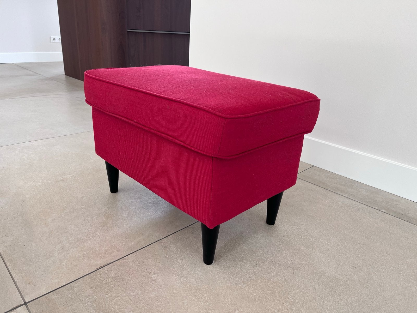 IKEA Strandmon voetenbankje poef rood, Ophalen, Minder dan 50 cm, Gebruikt, 50 tot 75 cm